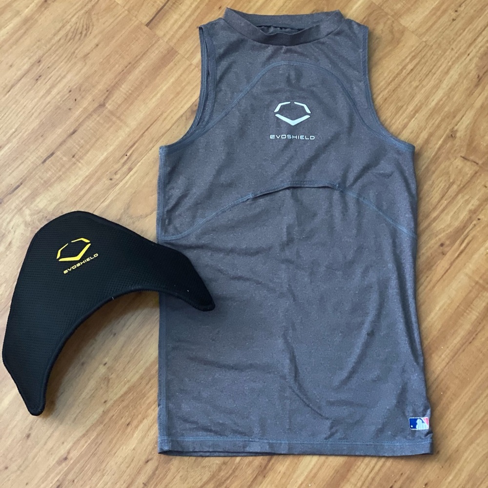Evoshield  ⚾️ chest protector with shield YL